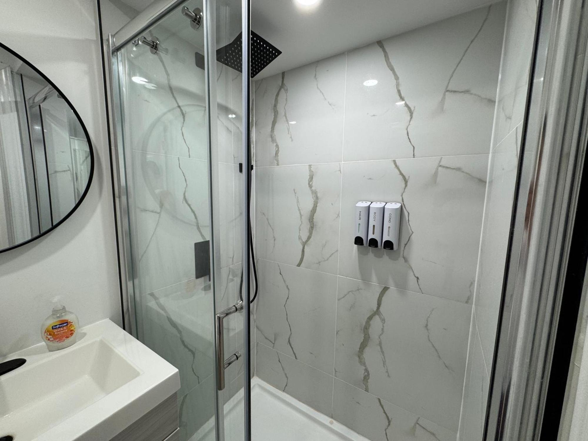 Cozy, Brand-New, 2Bdr,Walkout Apt, Free Parking Richmond Hill Exterior photo