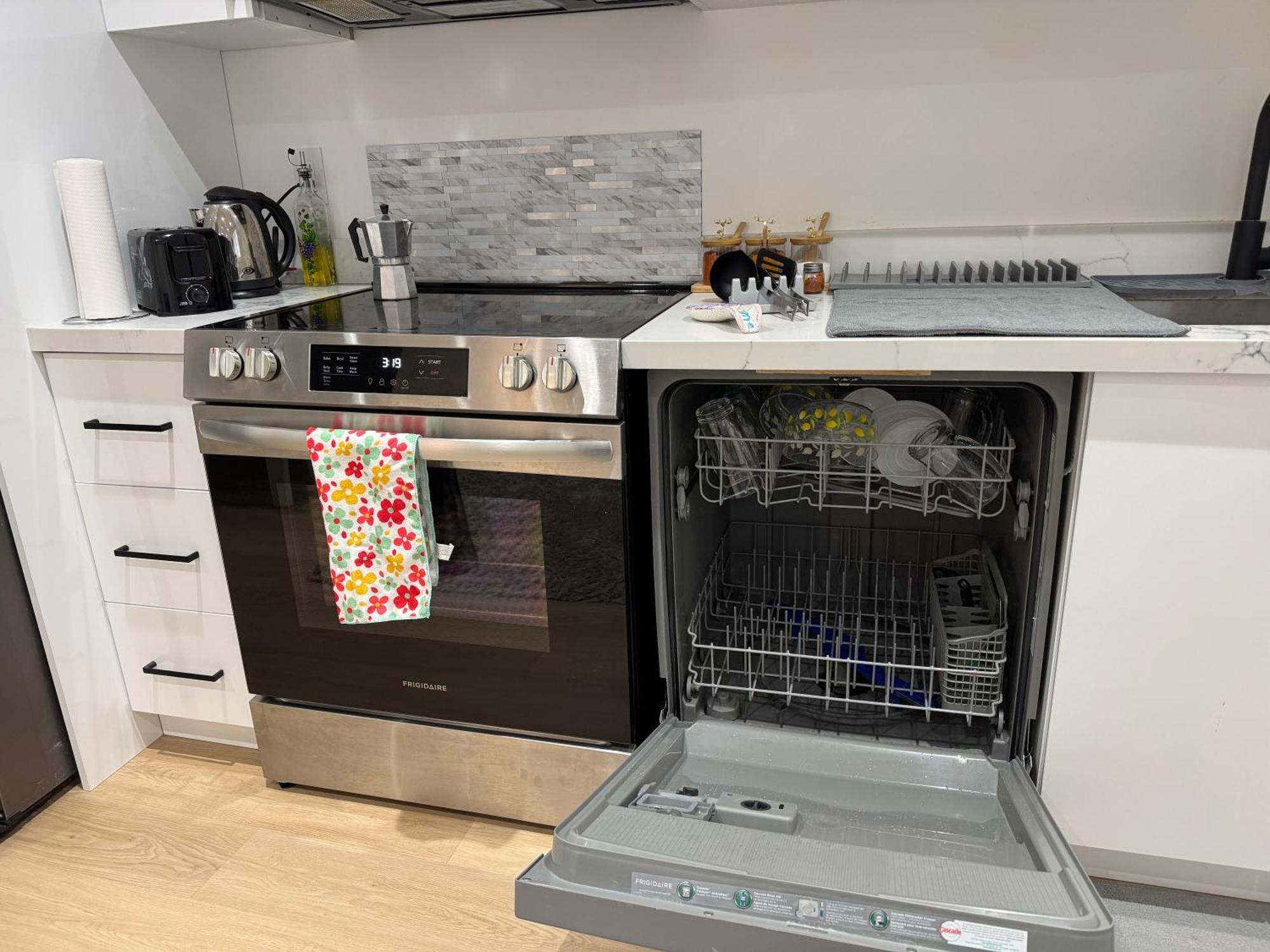 Cozy, Brand-New, 2Bdr,Walkout Apt, Free Parking Richmond Hill Exterior photo